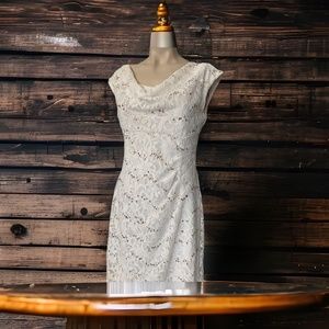 Ronni Nicole - Beautiful Lace Dress Ronni Nicole